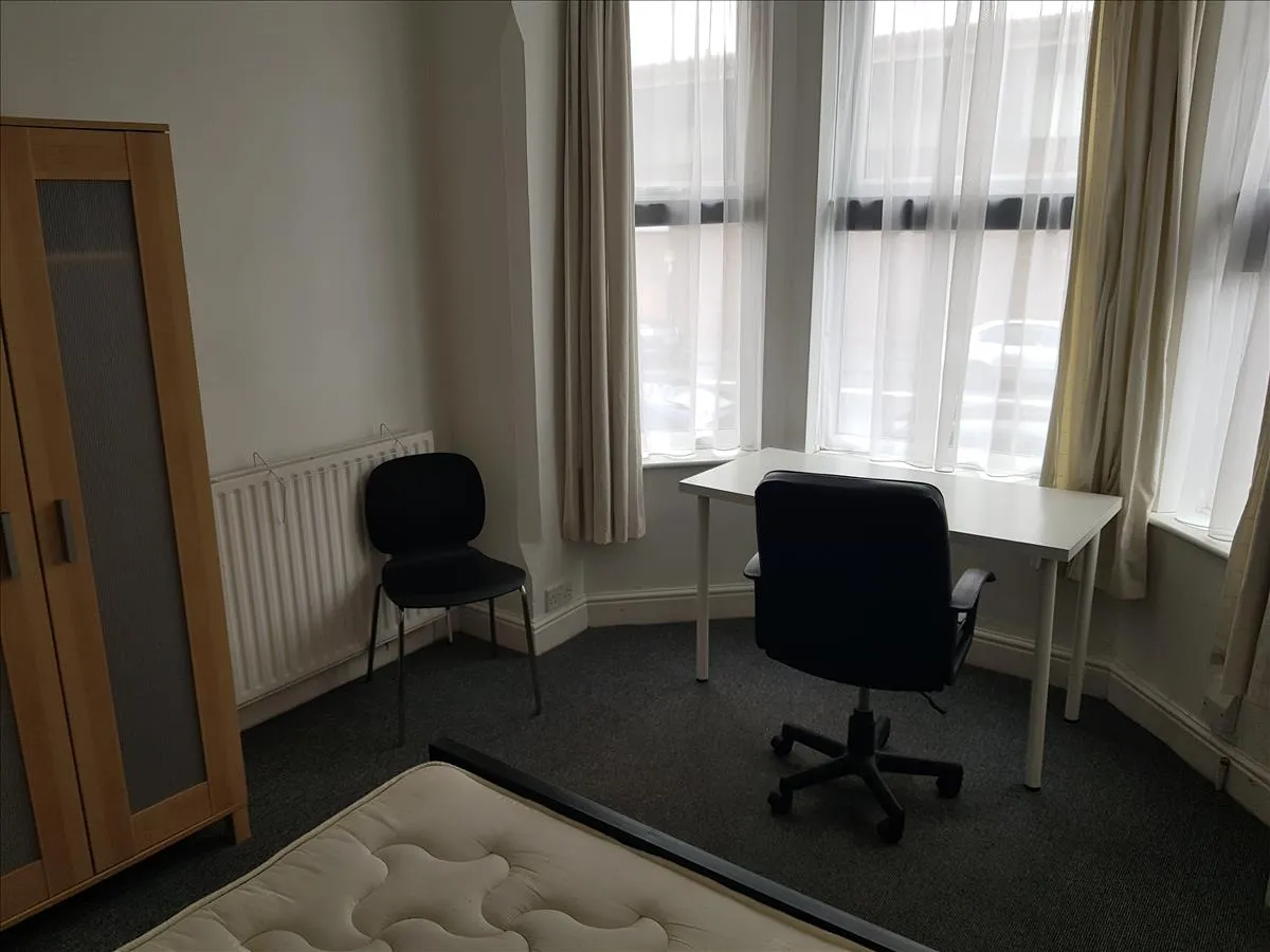5 bedroom student house - Ilkeston Road (Bills included) - Image 1